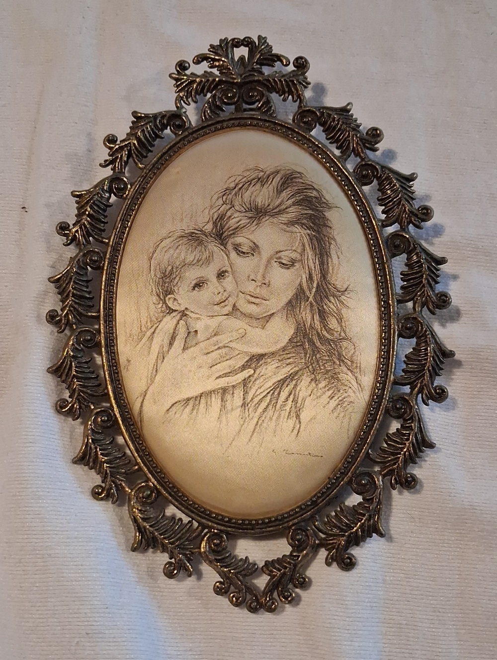 Ornate Bronze-Tone Oval Wall Plaque with Mother & Child Illustration La Maternia